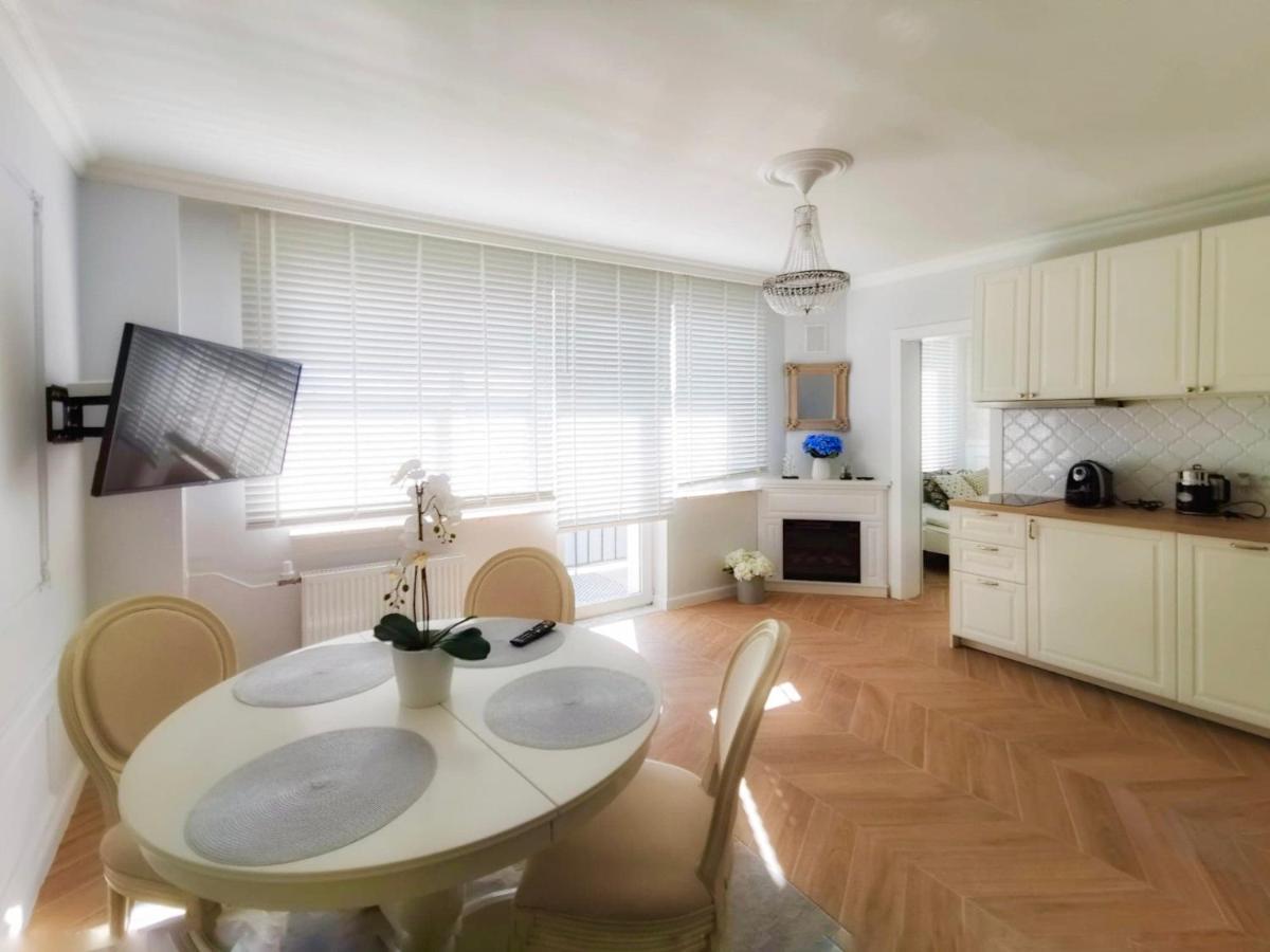 Karlikowska Lux 2 *